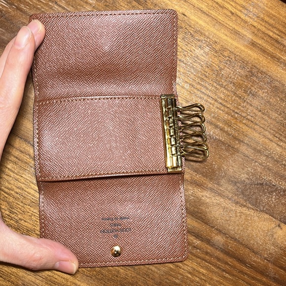 Louis Vuitton 6 Key Holder Monogram
*Authentic* - Picture 5 of 12